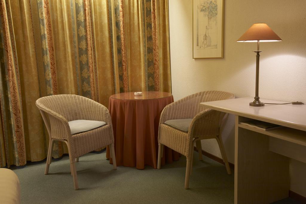 Hotel Heer Hugo Heerhugowaard Zimmer foto